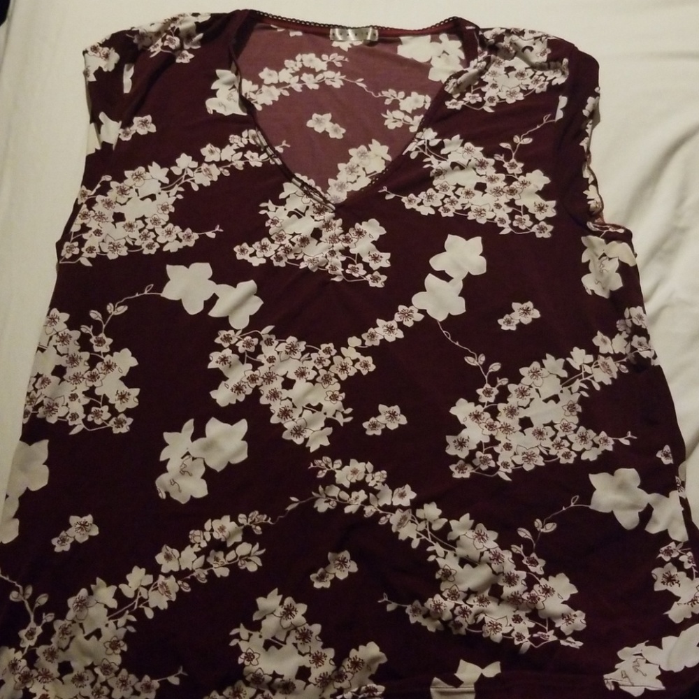 EUC STRETCHY MATERIAL FLORAL SHIRT